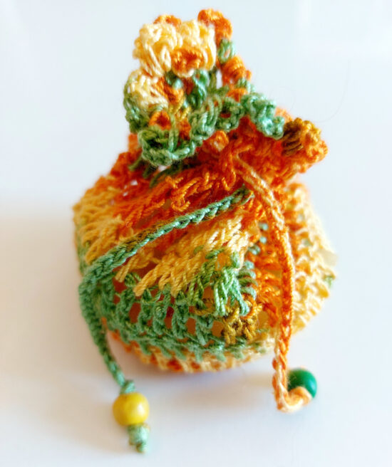 porta tesoros naranjas y verdes