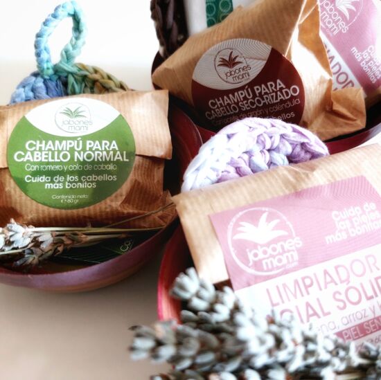 Cestas mini de cosmética natural de Jabones Mami en cuencos de serpentina